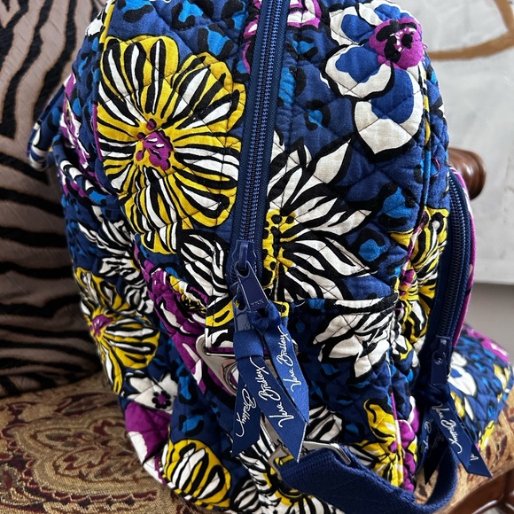 VERA BRADLEY TRAVEL BAG IN AFRICAN VIOLET PATTERN - EUC - Picture 6 of 7